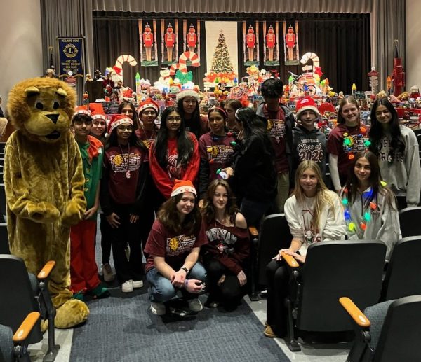 LEO club student volunteers at the Polar Express Event. Photo courtesy of Mr. DeMartinis.